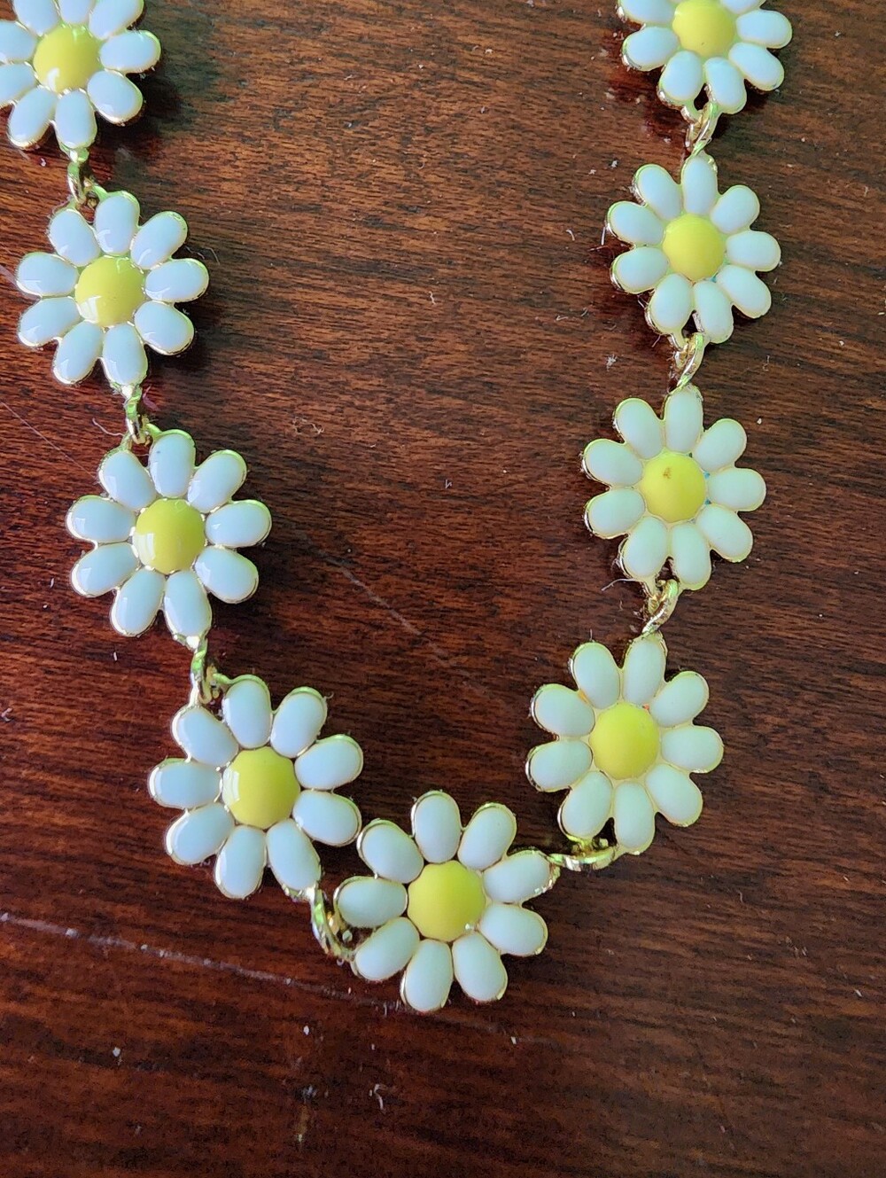 White and Yellow Daisy Necklace - Women Jewelry - Picture 8 of 9